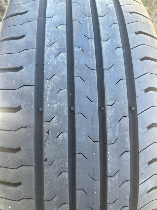 215/60/17 - Estive - Continental - DOT 2019 - Usato