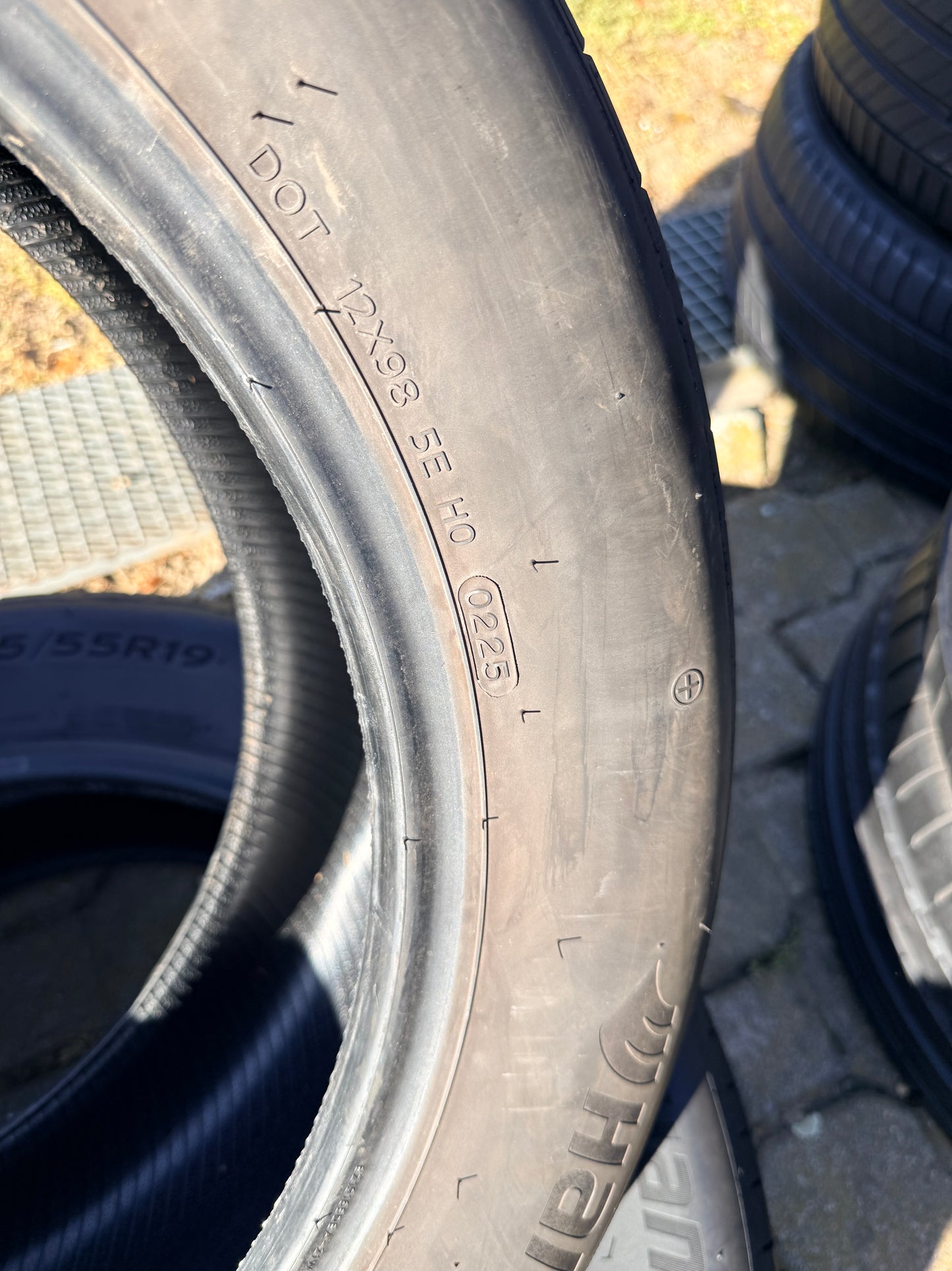 235/55/19 - Estive - Hankook - DOT 2025 - Usato