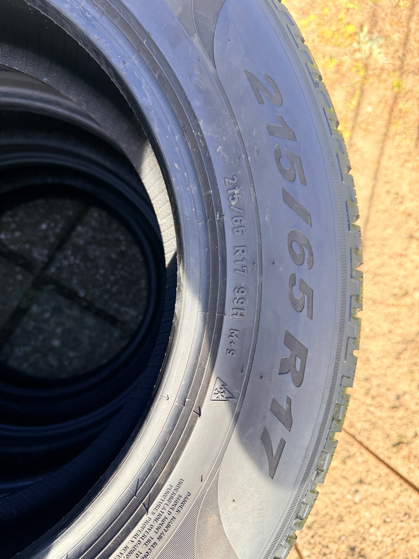 215/65/17 - Invernali - Pirelli - DOT 2021 - Usato