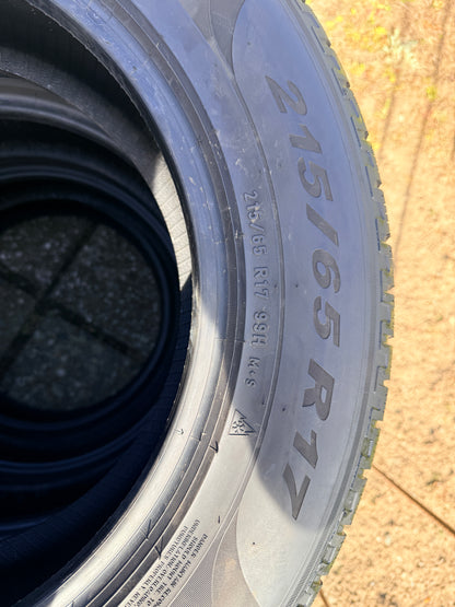 215/65/17 - Invernali - Pirelli - DOT 2021 - Usato