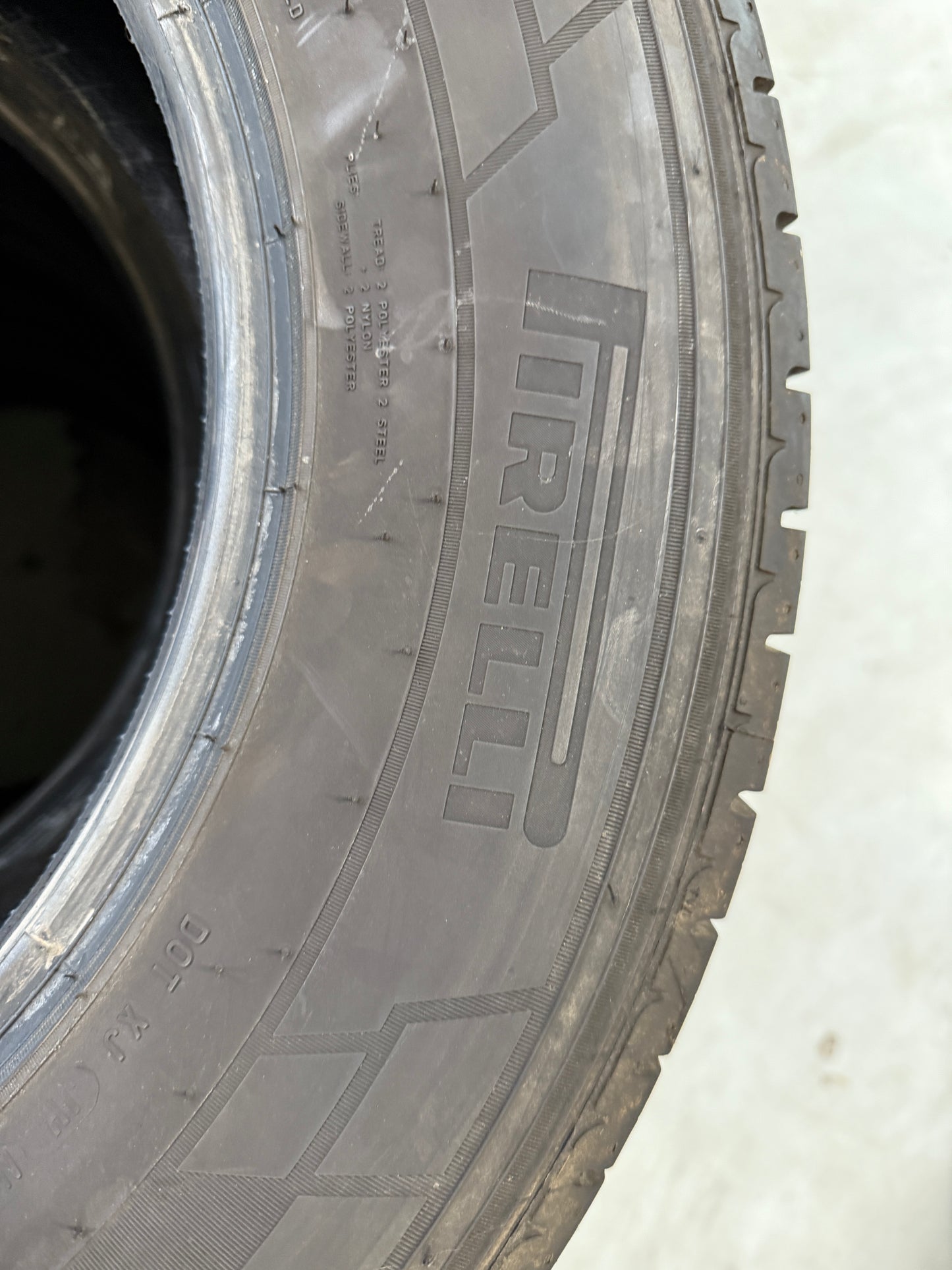 235/65/16C - estive - Pirelli - DOT 2022 - Usato