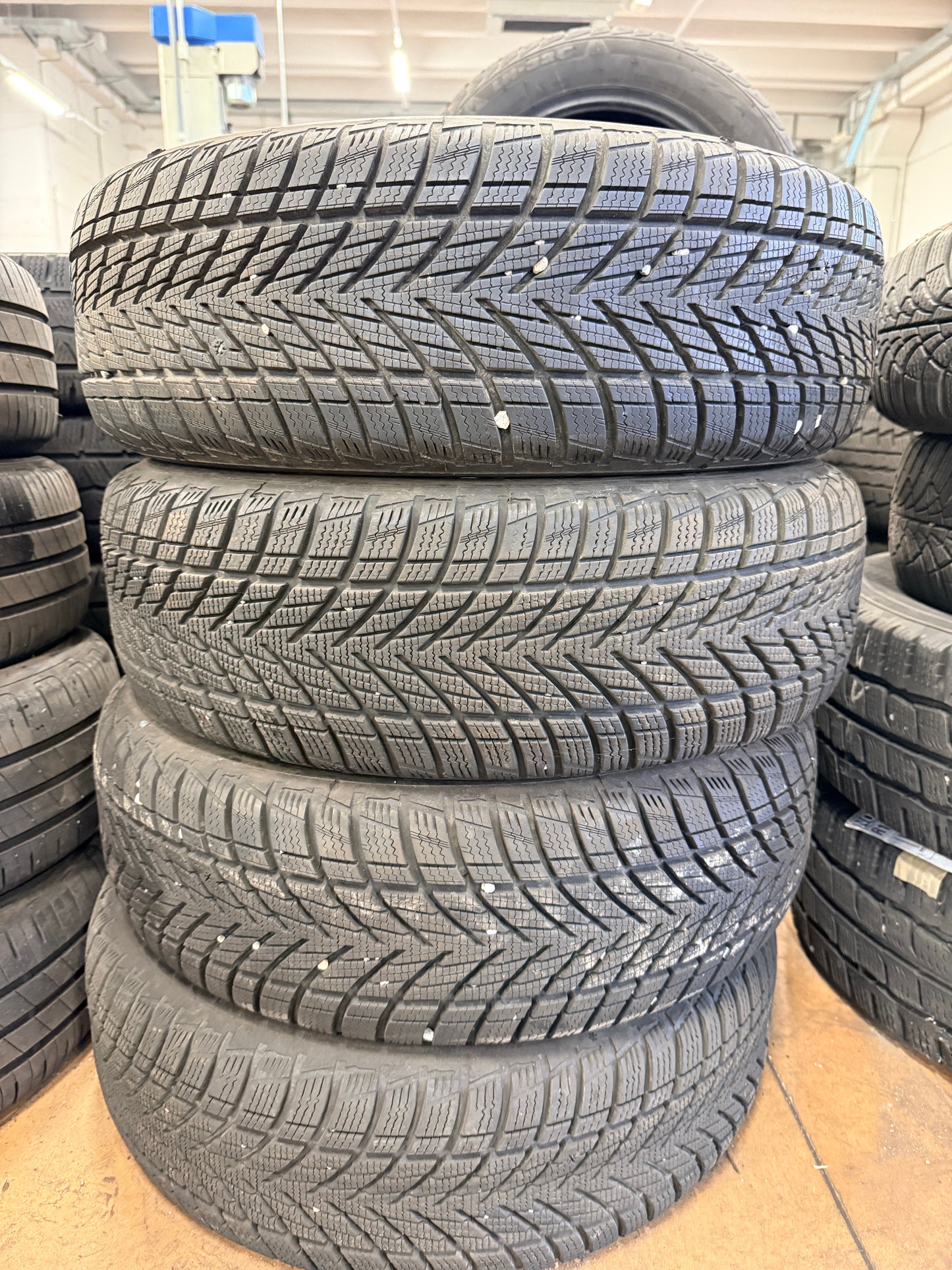 205/60/16 - Invernali - Goodyear - DOT 2024 - Usato