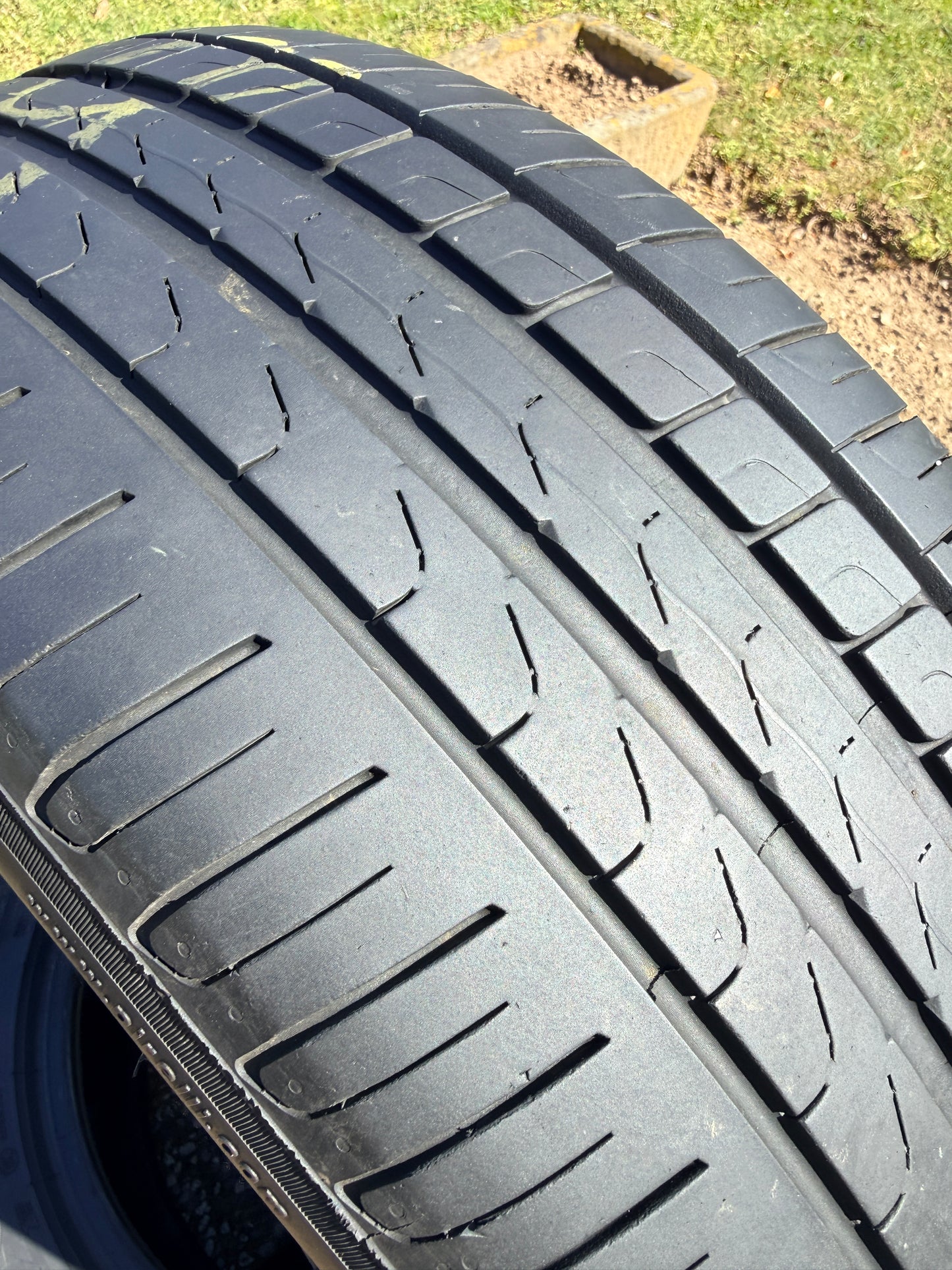 225/50/18 - Estive - Pirelli (anti-foratura) - DOT 2021 - Usato