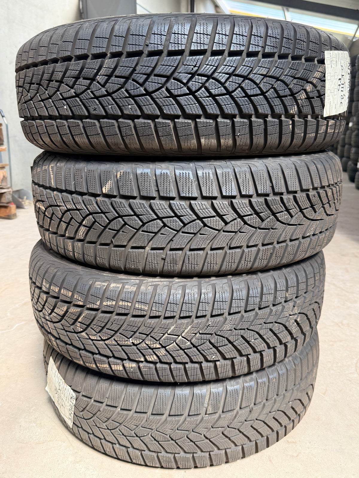 195/60/18-Invernali-Goodyear-DOT 2022-Usato