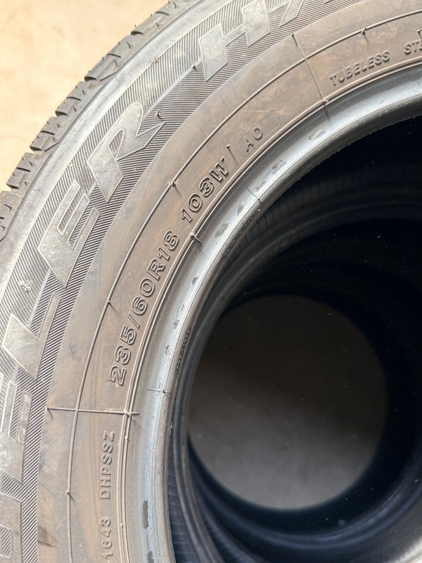 235/60/18 - Estive - Bridgestone - DOT 2022 - Usato