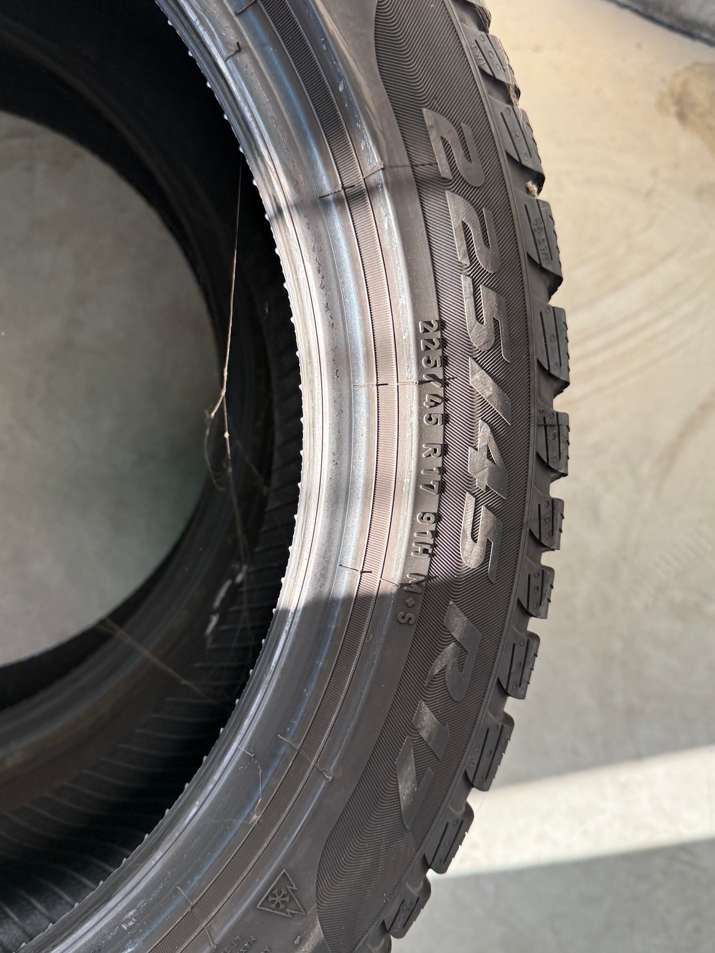 225/45/17 - Invernali - Pirelli - DOT 2023 - Usato