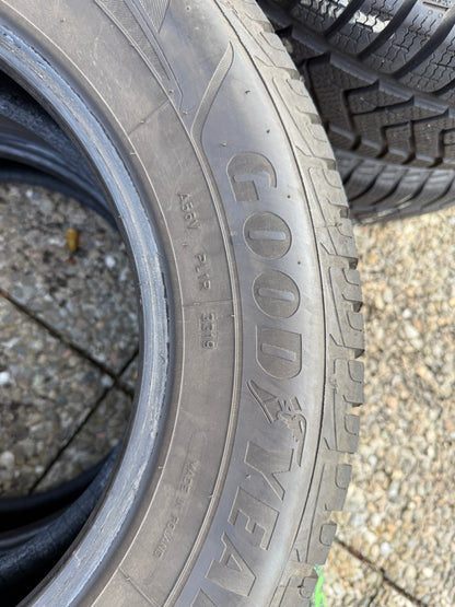 215/65/16 - Invernali - Goodyear - DOT 2019 - Usato