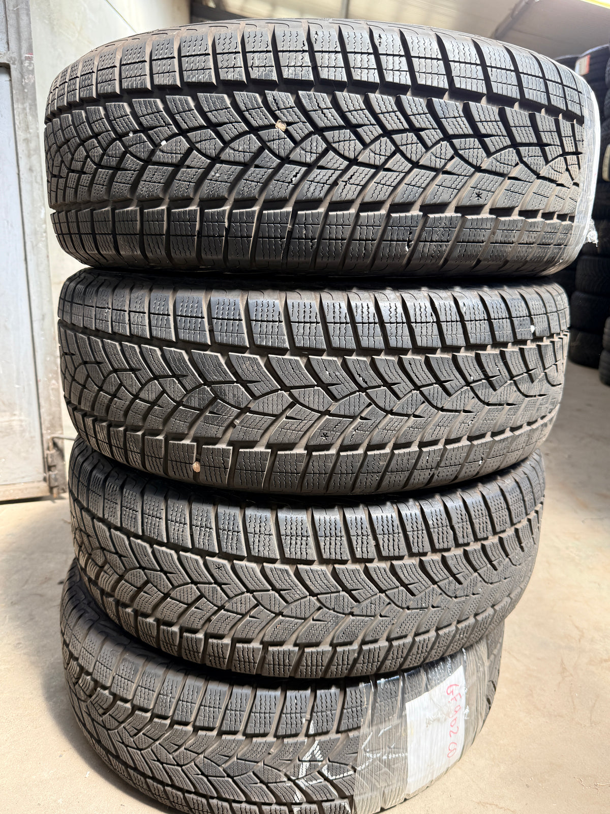 225/60/17 - Invernali - Goodyear - DOT 2021 - Usato