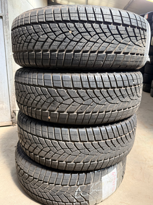 225/60/17 - Invernali - Goodyear - DOT 2021 - Usato