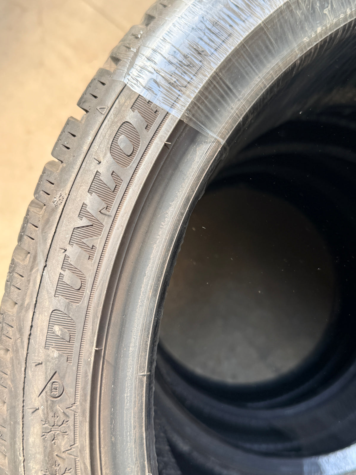 225/40/18 - invernali - Dunlop - DOT 2021 - Nuovi - Demo