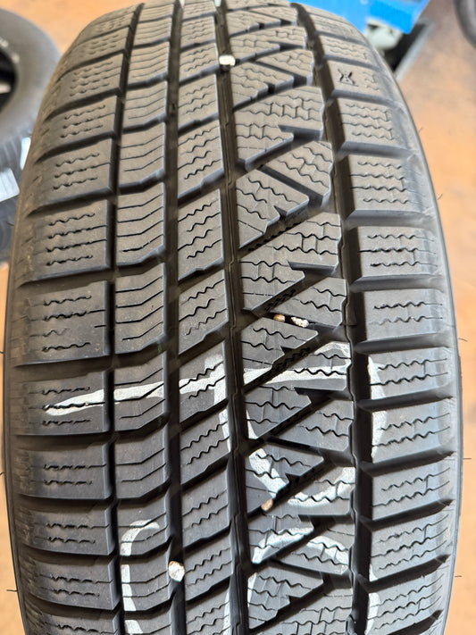 215/60/17 - Invernali - Kumho - DOT 2022 - Usato