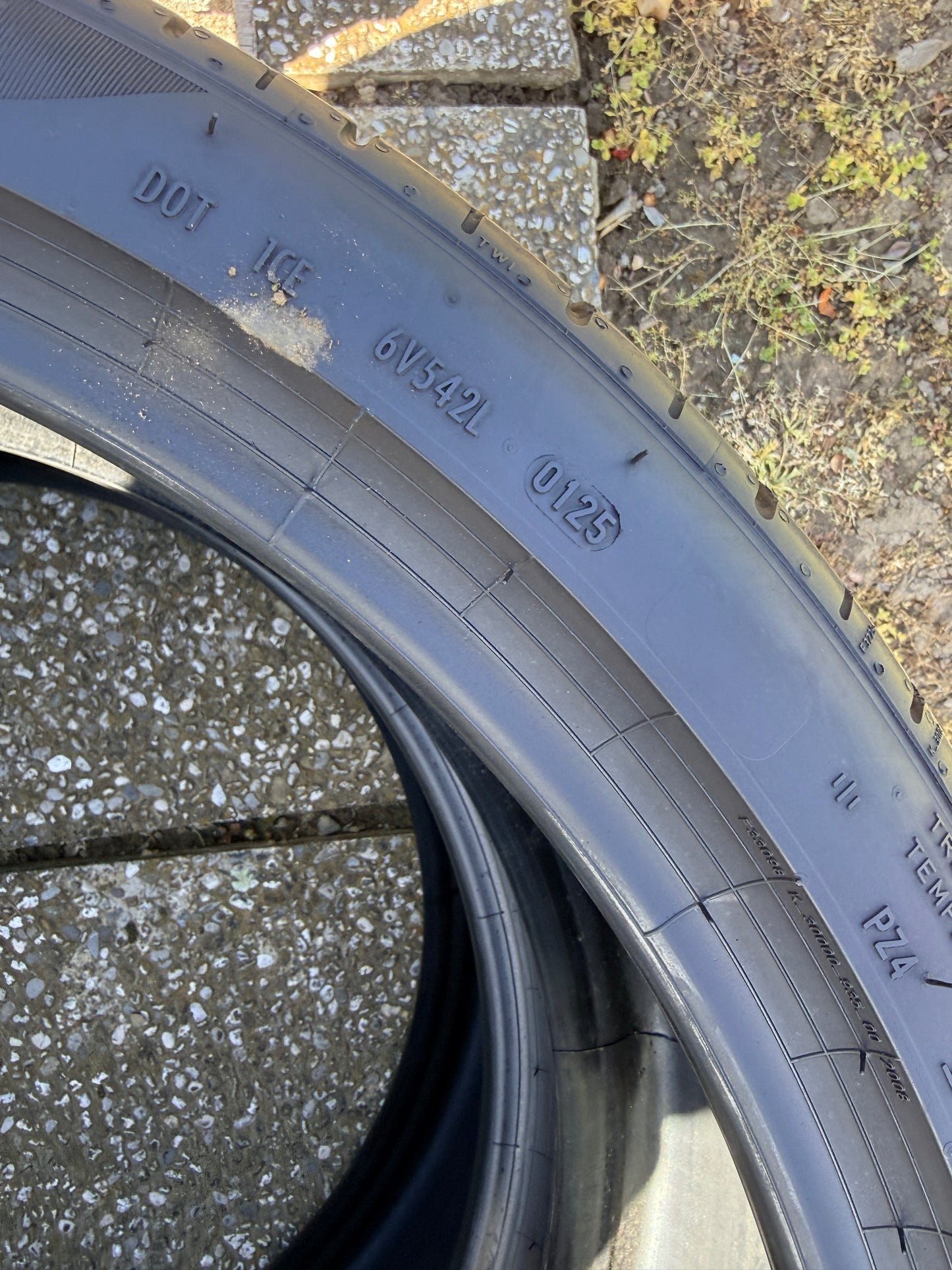 275/35/23- Estive - Pirelli - DOT 2025 - Usato