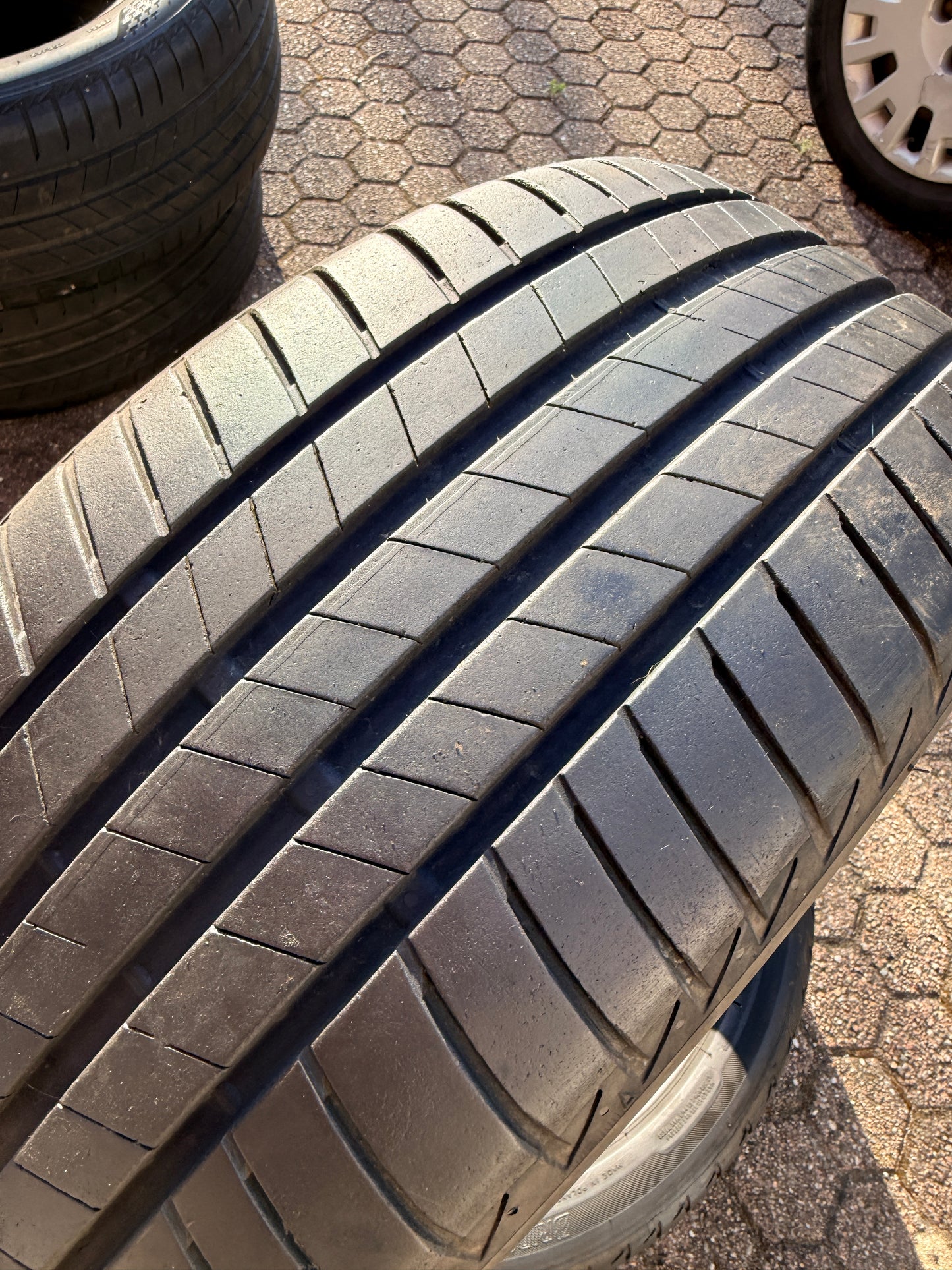225/45/18 - Estive - Bridgestone - DOT 2020 - Usato