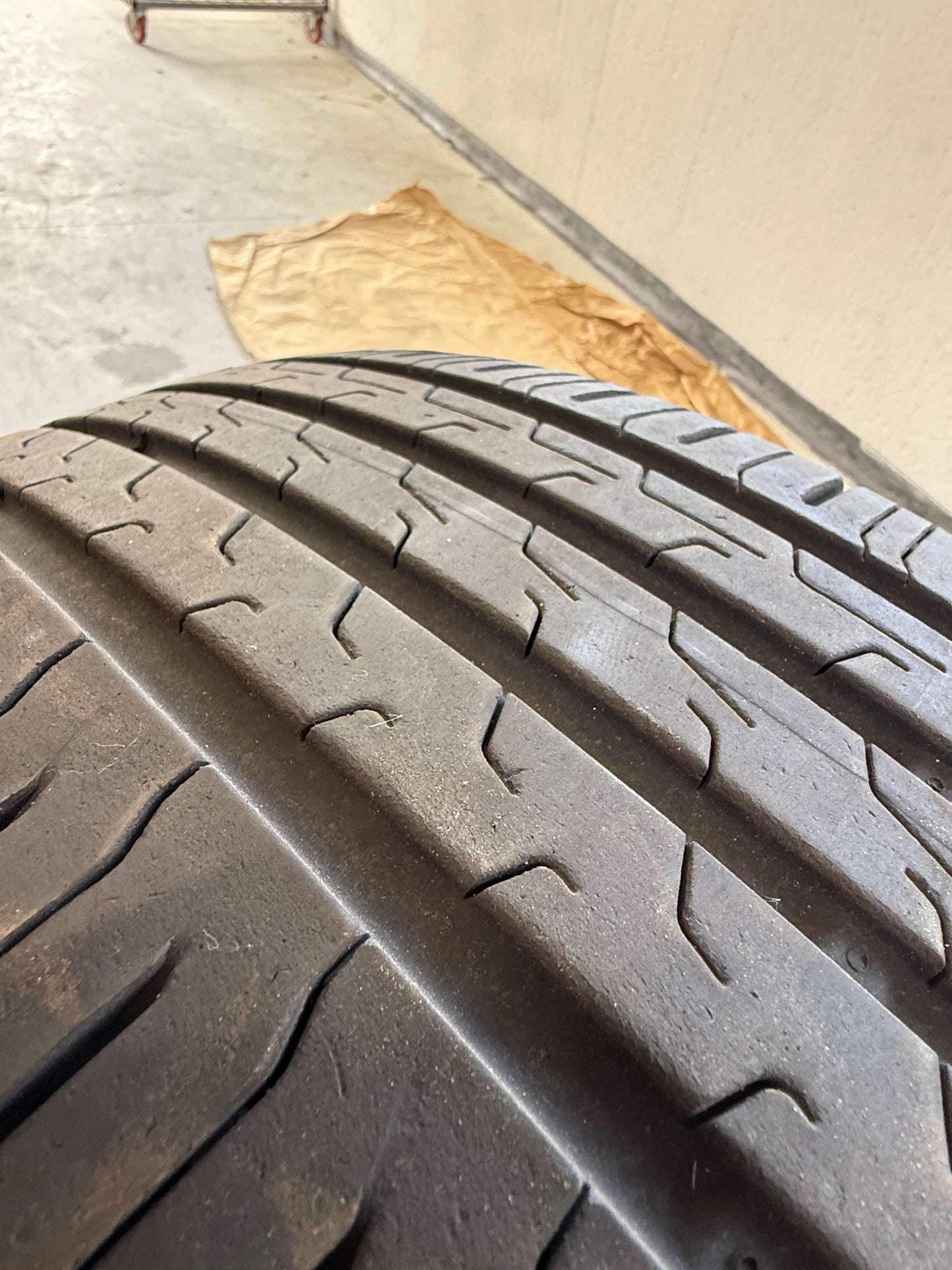 235/65/17 - estive - Continental - DOT 2023 - Usato