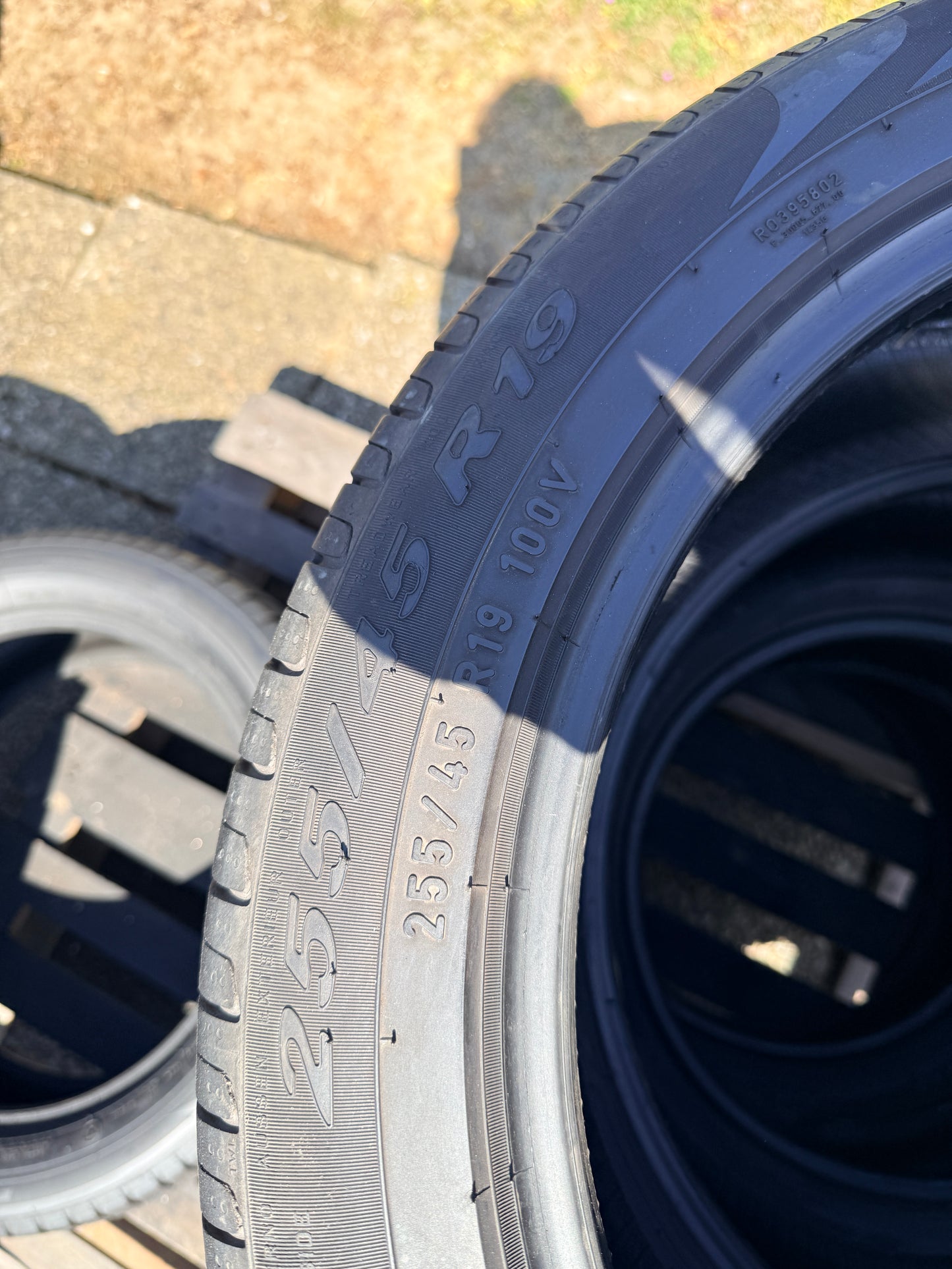 255/45/19-Estive - Pirelli - DOT 2019 - Usato