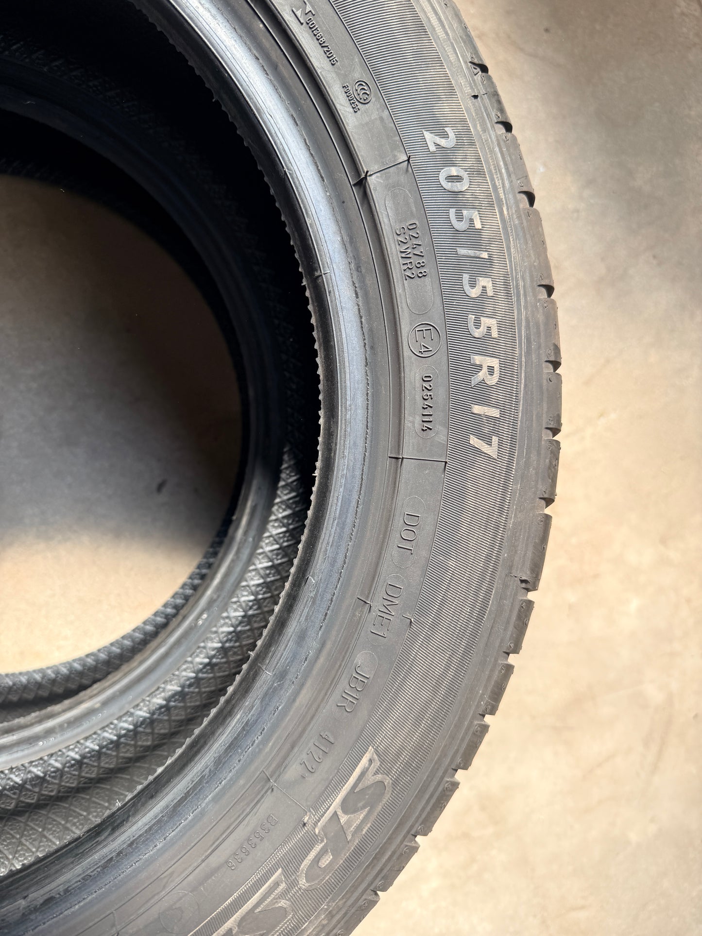 205/55/17 - Estive - Dunlop - DOT 2022 - Usato
