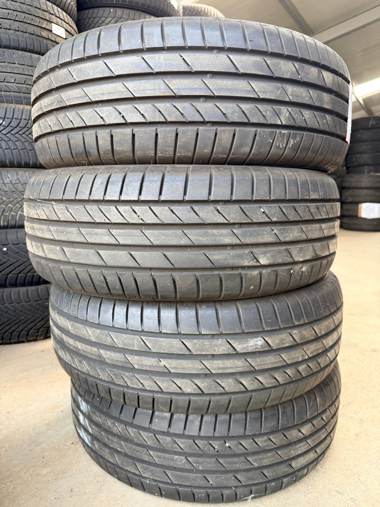 205/60/16 - Estive - Kumho - DOT 2022 - Usato