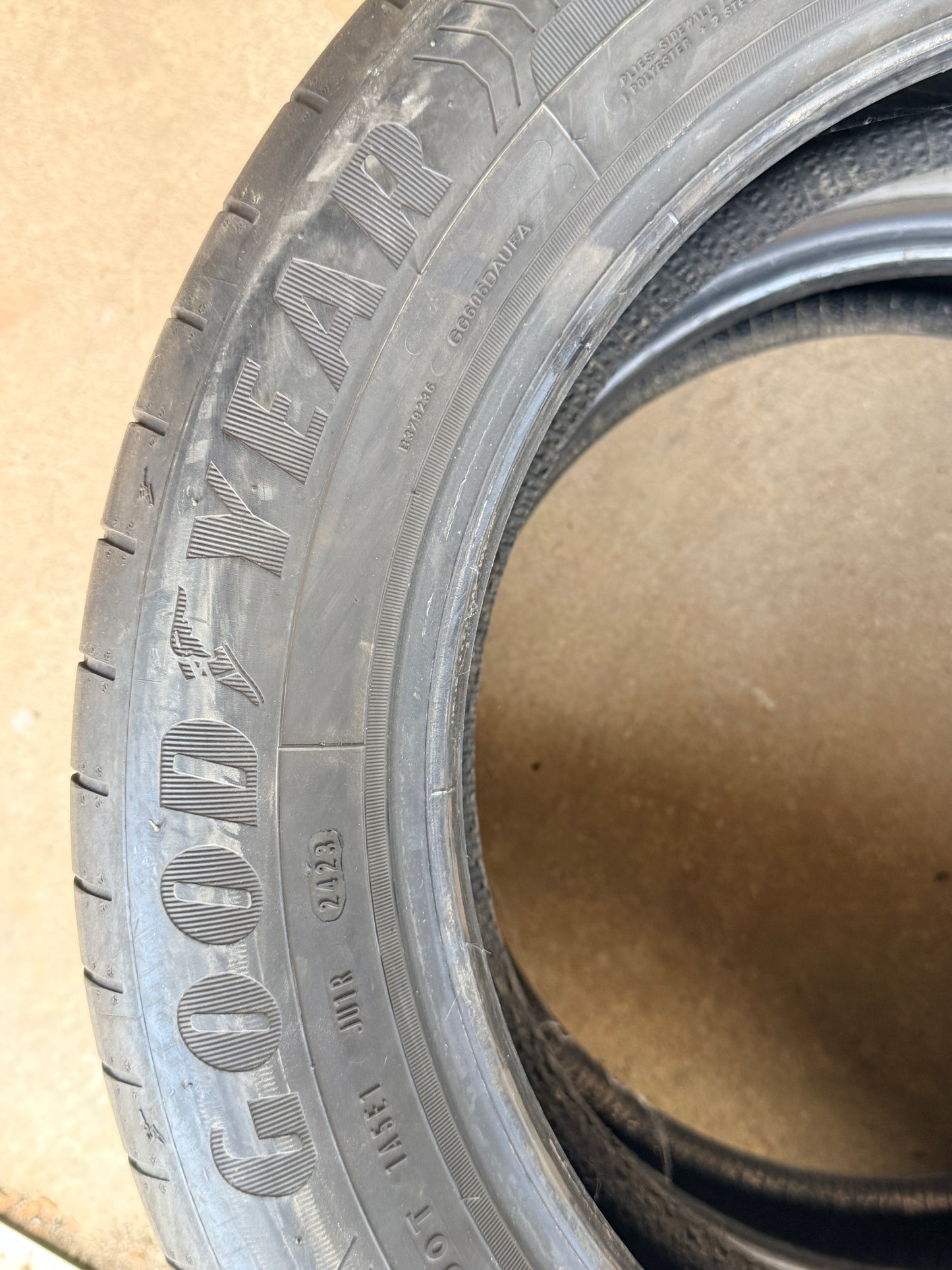 205/55/17 - Estive - Goodyear - DOT 2023 - Usato