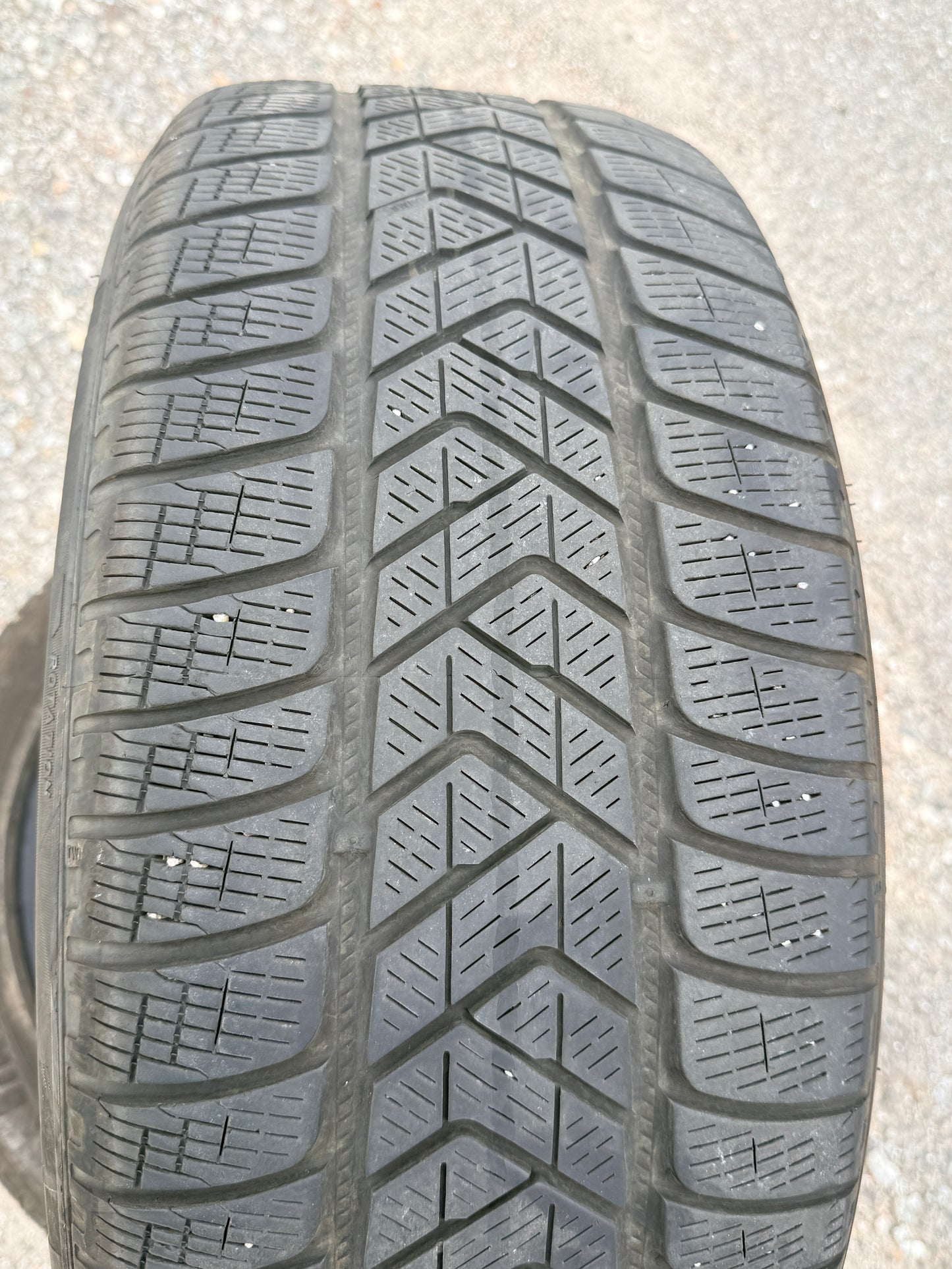255/45/20 - Invernali -  Pirelli - DOT 2021 - Usato