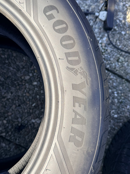 235/60/18 - Estive - Goodyear - DOT 2017 - Usato