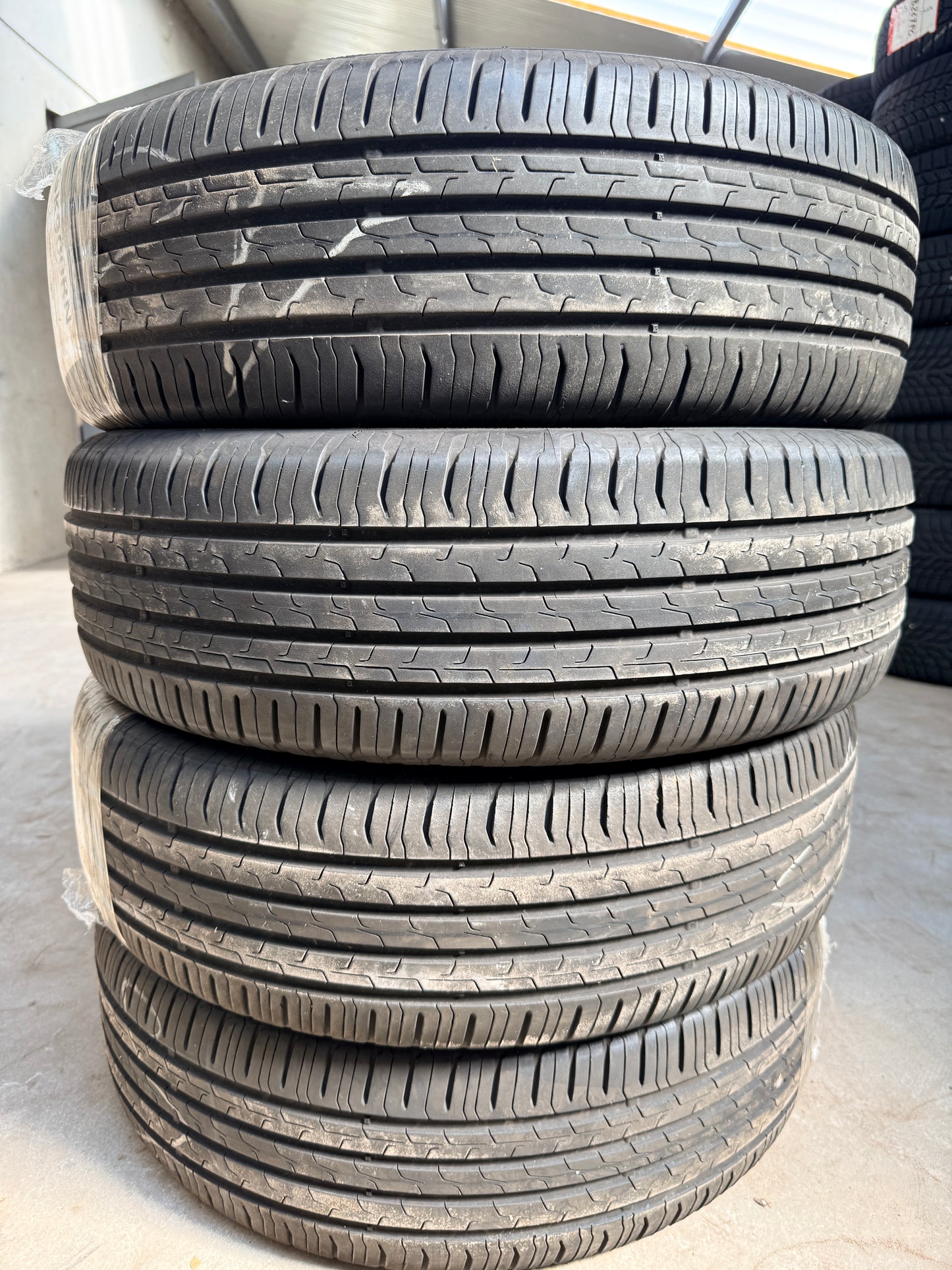 215/65/17 - Estive - Continental - DOT 2023 - Usato