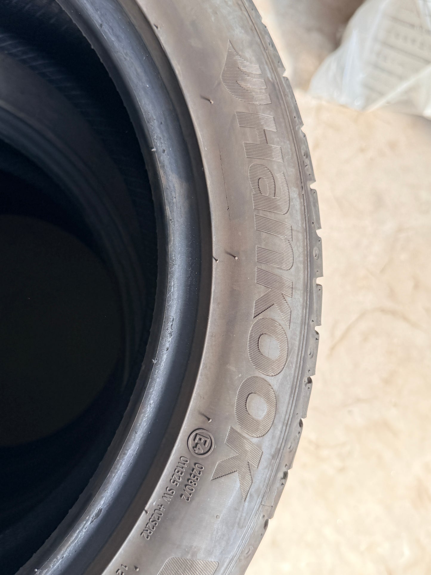 205/50/17- Estive - Hankook - DOT 2023 - Usato