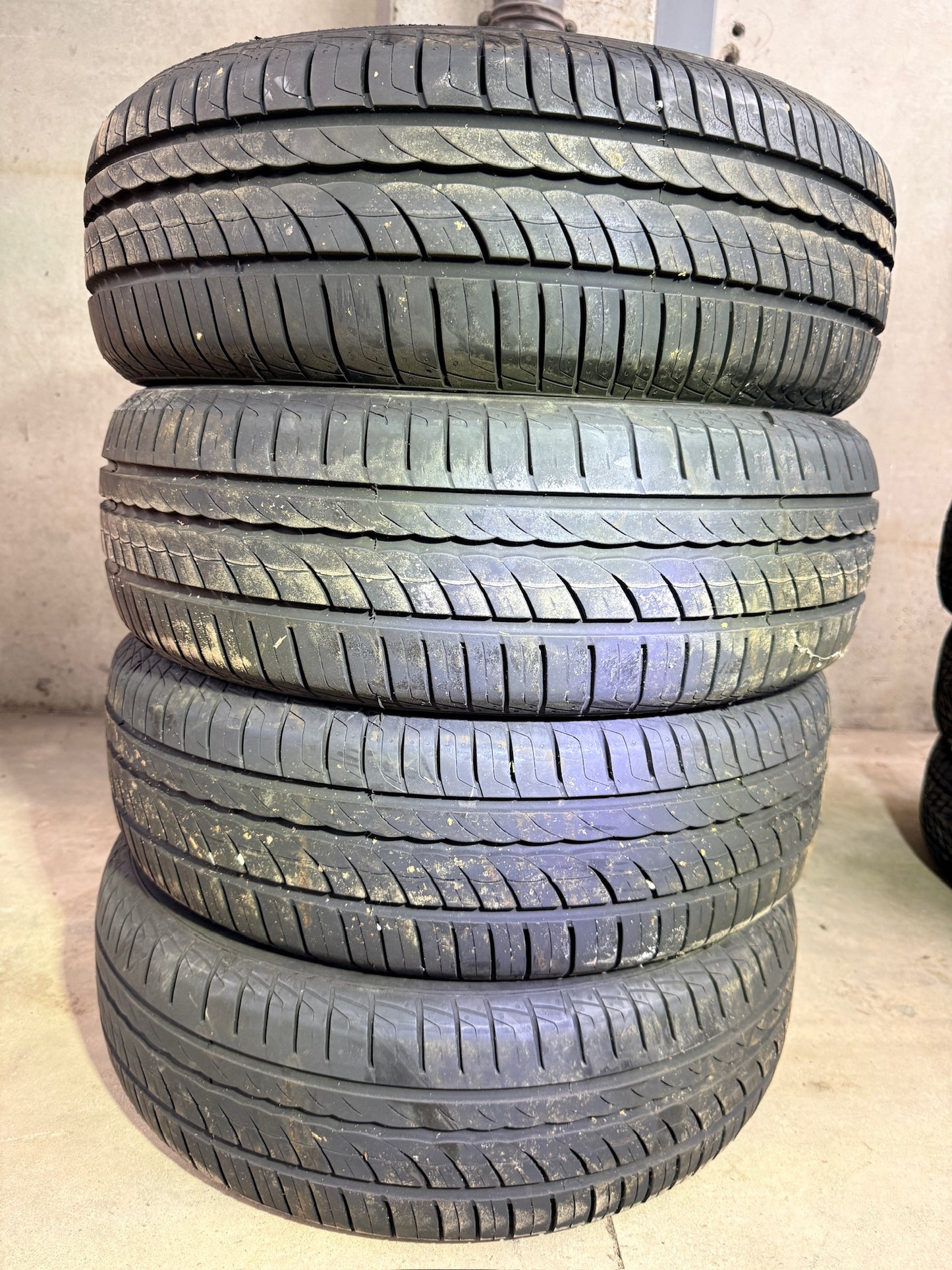 185/65/15 - Estive - Pirelli - DOT 2021-2023 - Usato