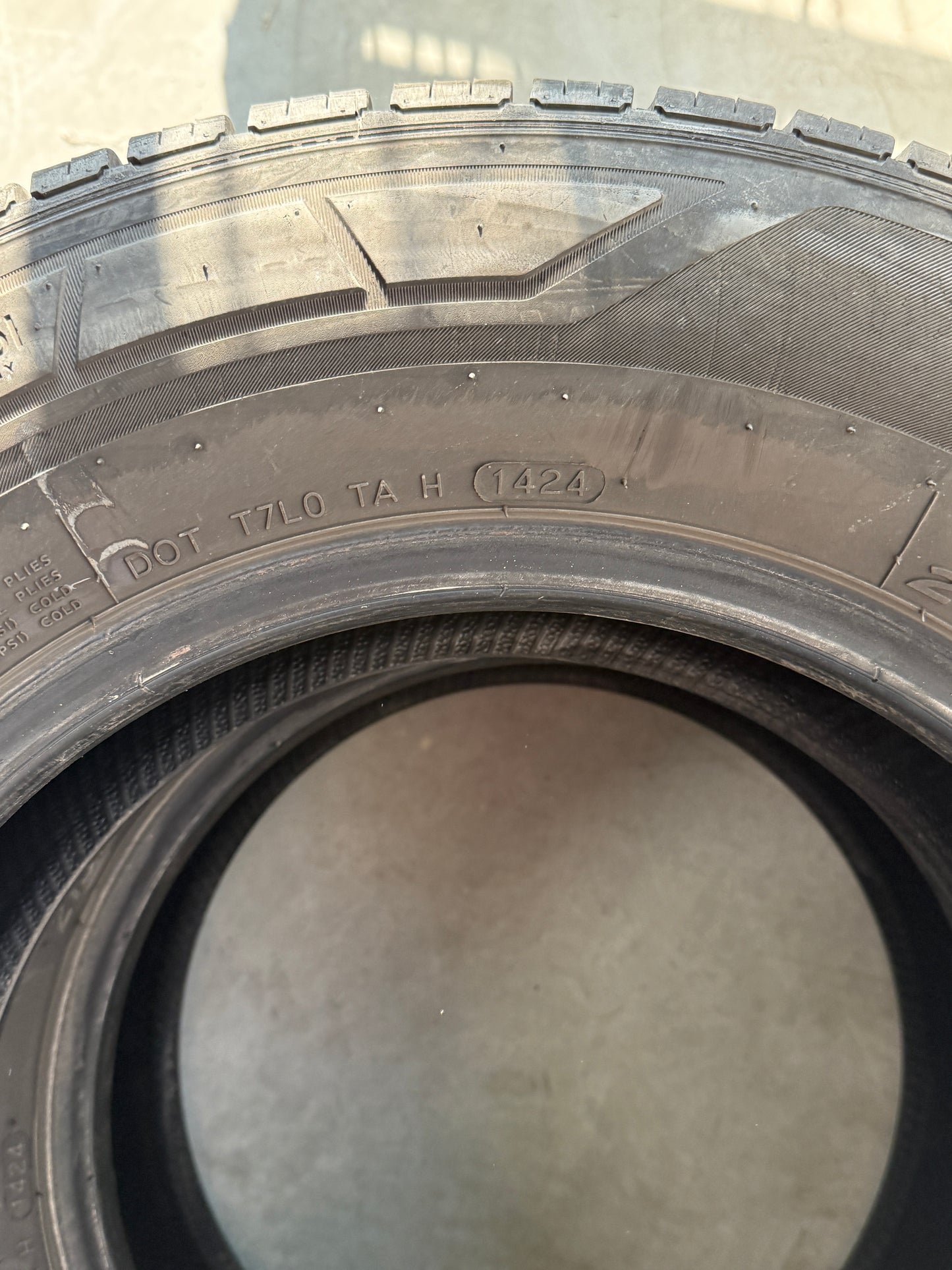 215/70/15C - Estive - Hankook - DOT 2024 - Usato