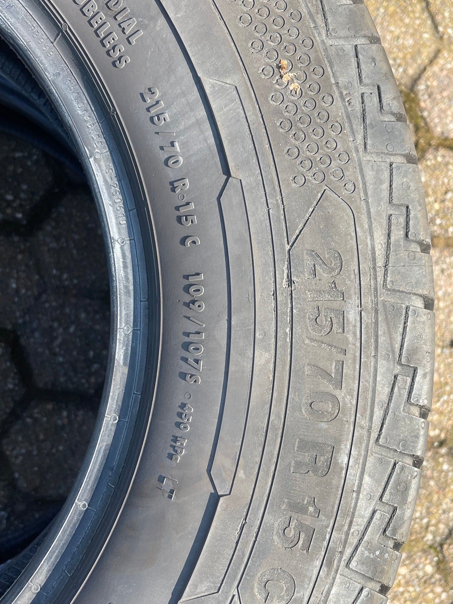 215/70/15C - Estive - Continental - DOT 2022 - Usato
