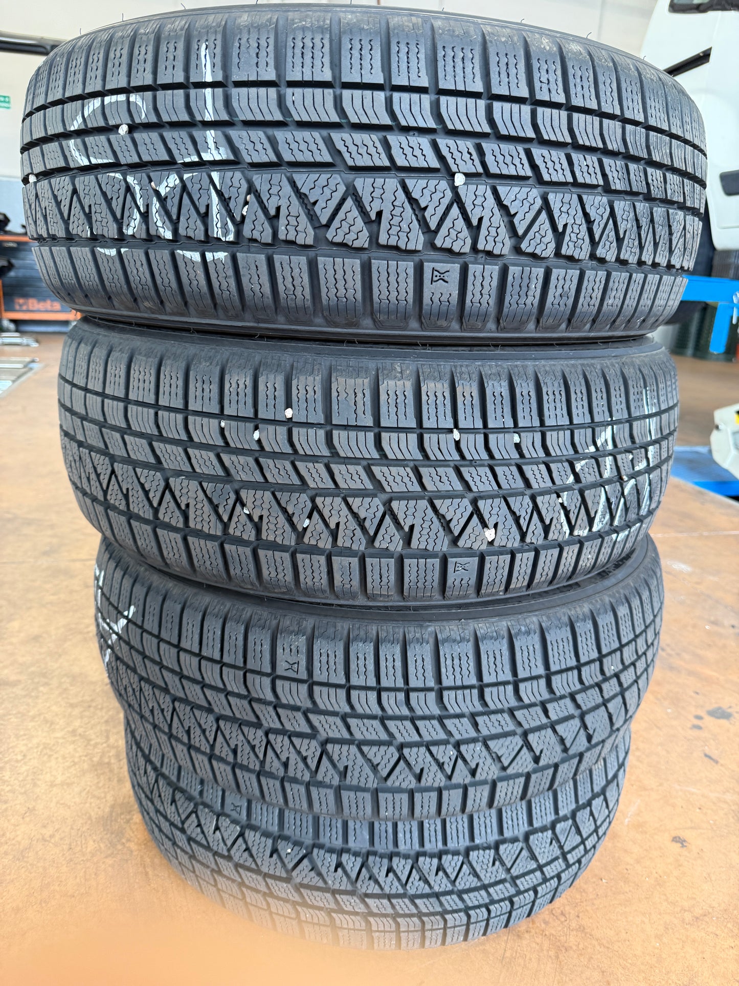 215/60/17 - Invernali - Kumho - DOT 2022 - Usato