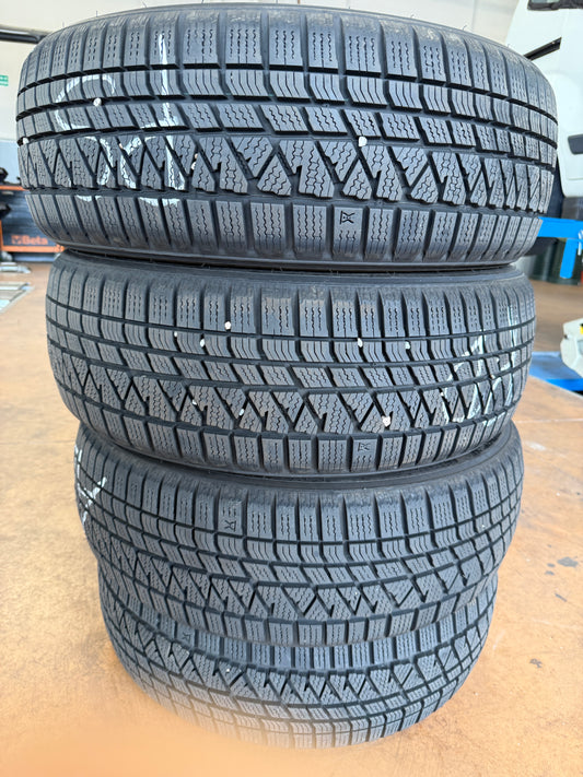 215/60/17 - Invernali - Kumho - DOT 2022 - Usato