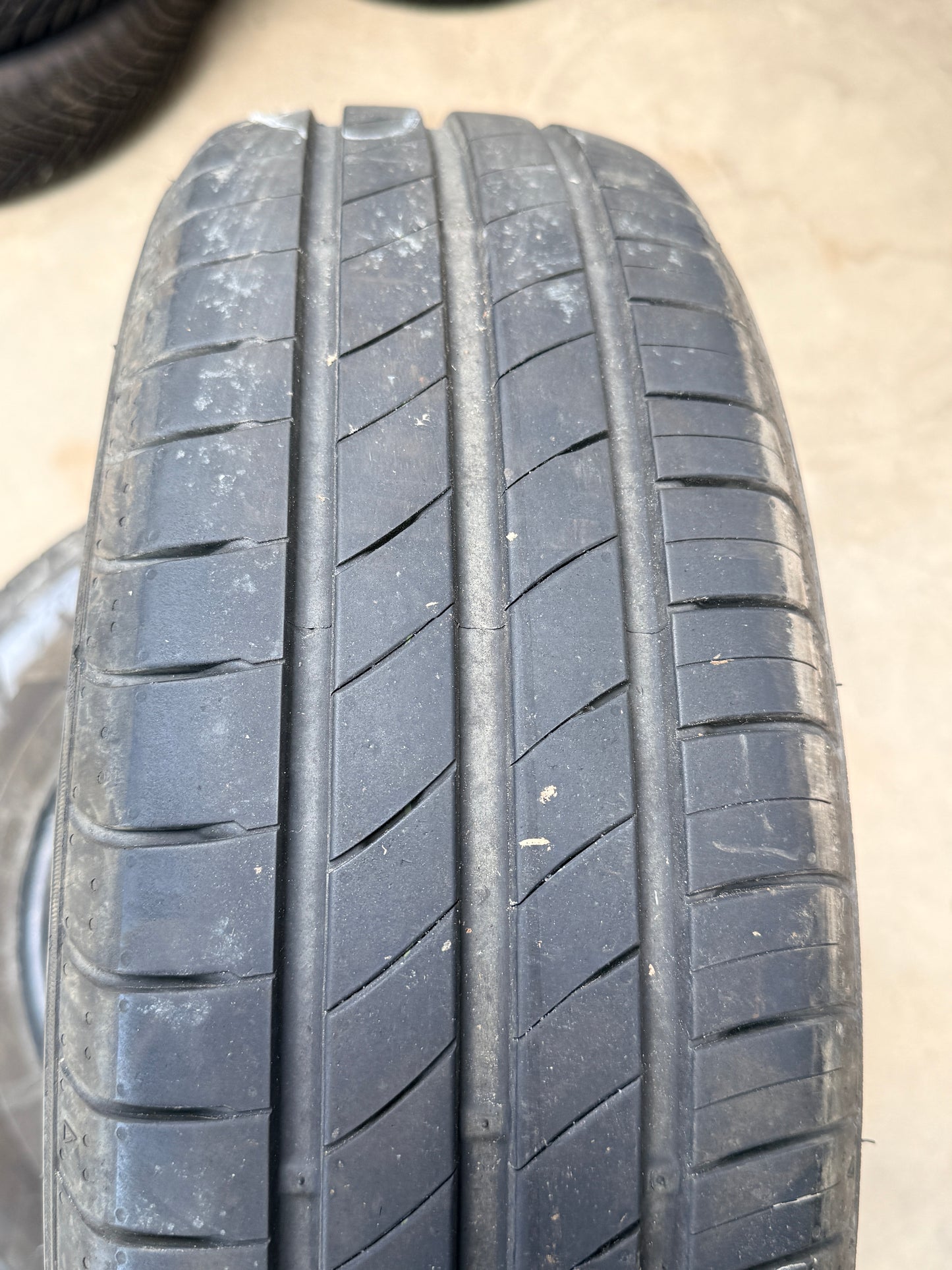 185/65/15 - Estive - Kumho - DOT 2024 - Usato
