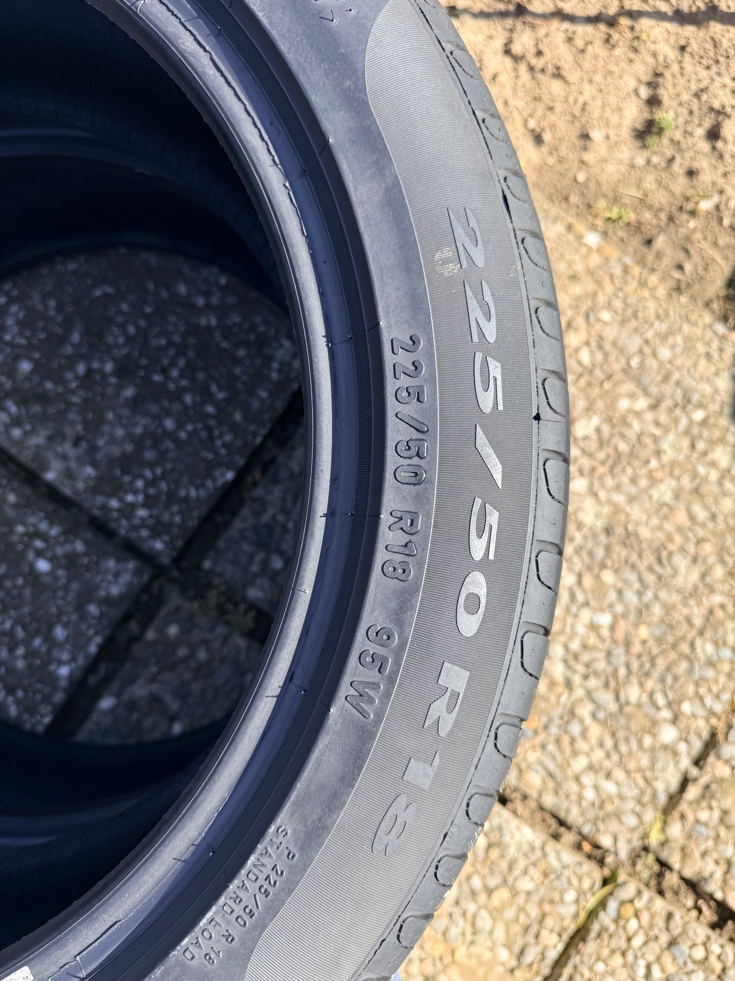 225/50/18 - Estive - Pirelli (anti-foratura) - DOT 2021 - Usato