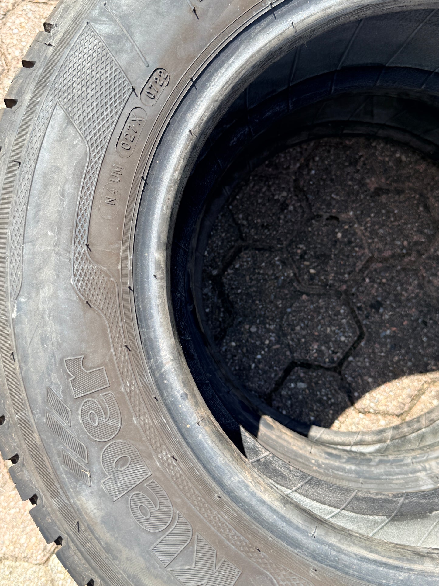 215/65/15C - Estive - Kleber - DOT 2022 - Usato