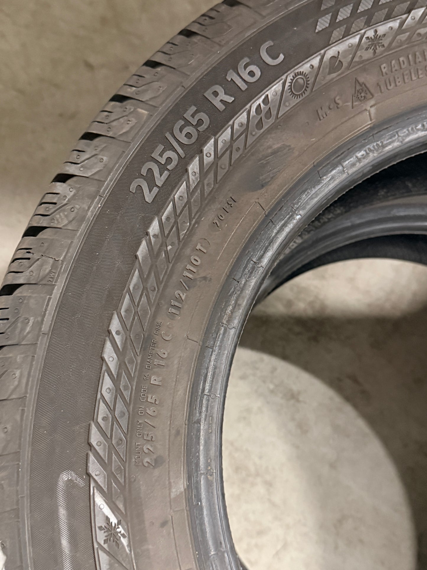 225/65/16C - 4 stagioni - Continental - DOT 2023 - Usato