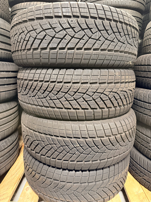 245/50/19 - Invernali - Goodyear - DOT 2023 - Usato