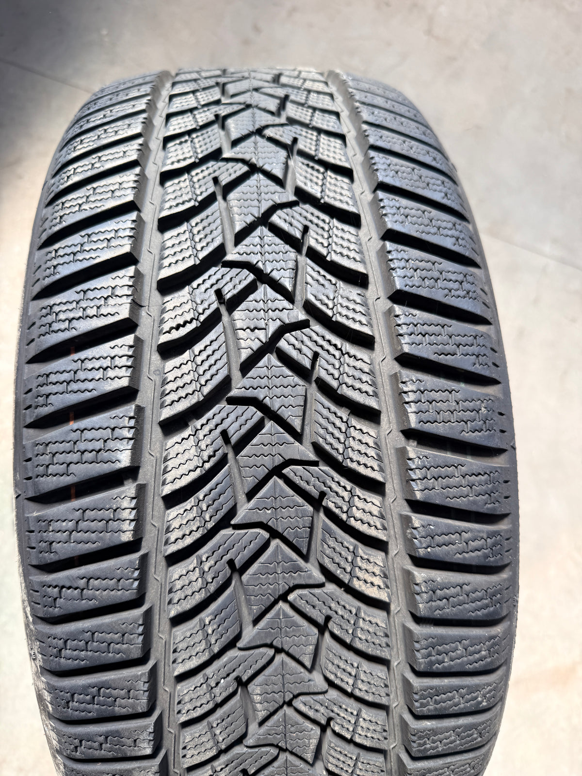 225/40/19 - invernali - Dunlop - DOT 2022 - Nuovi - Demo
