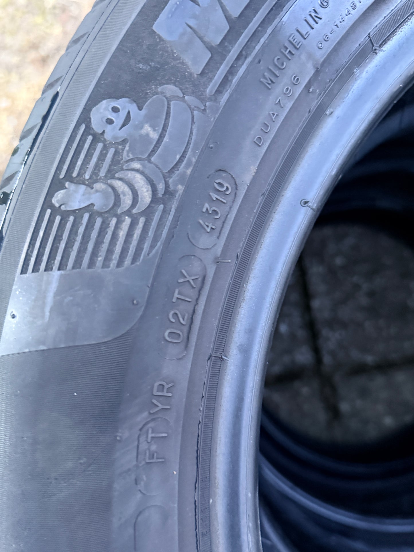 225/55/18-Estive-Michelin - DOT 2019 - Usato