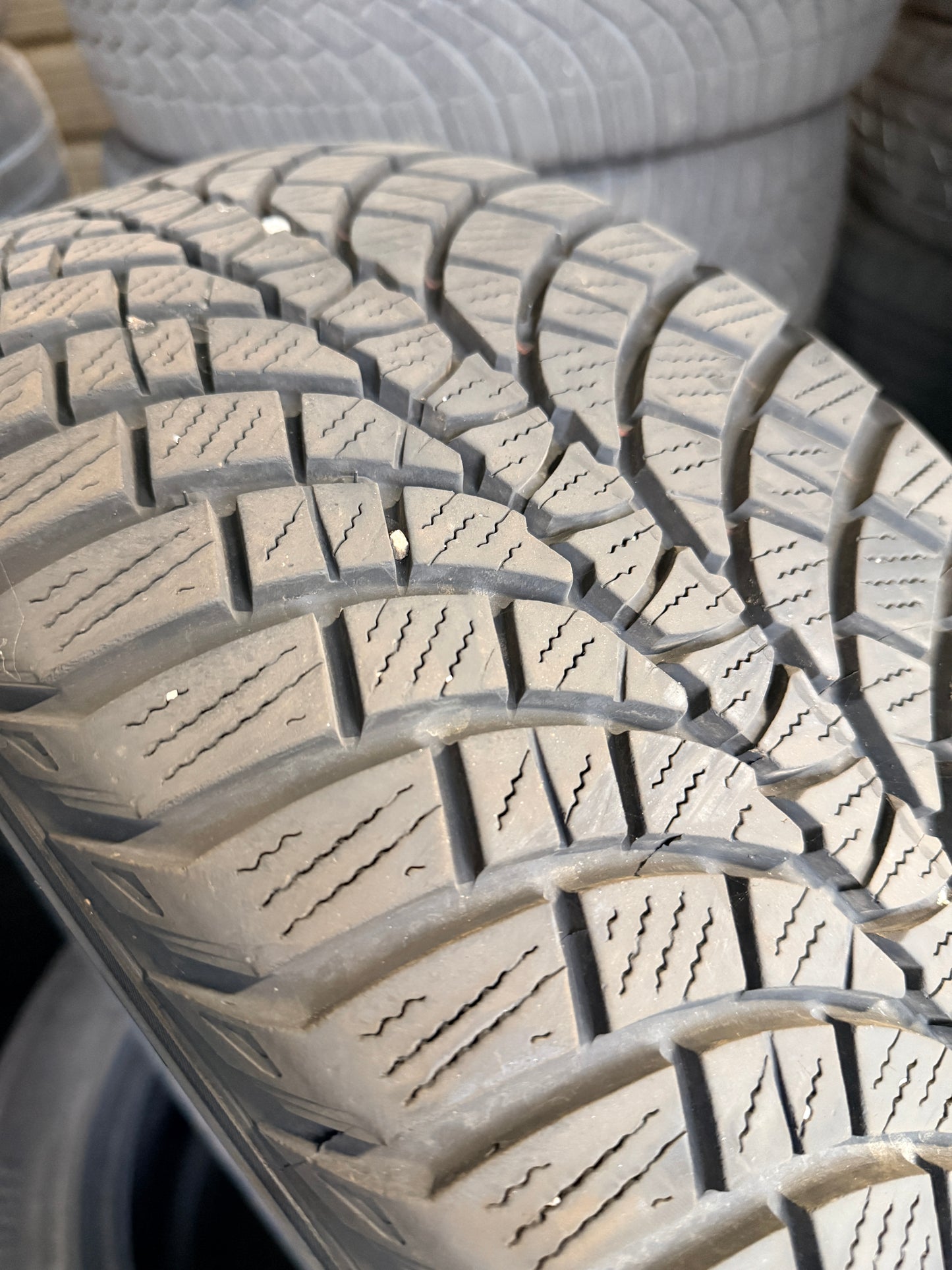 225/50/17 - Invernali - Kumho - DOT 2018 - Usato