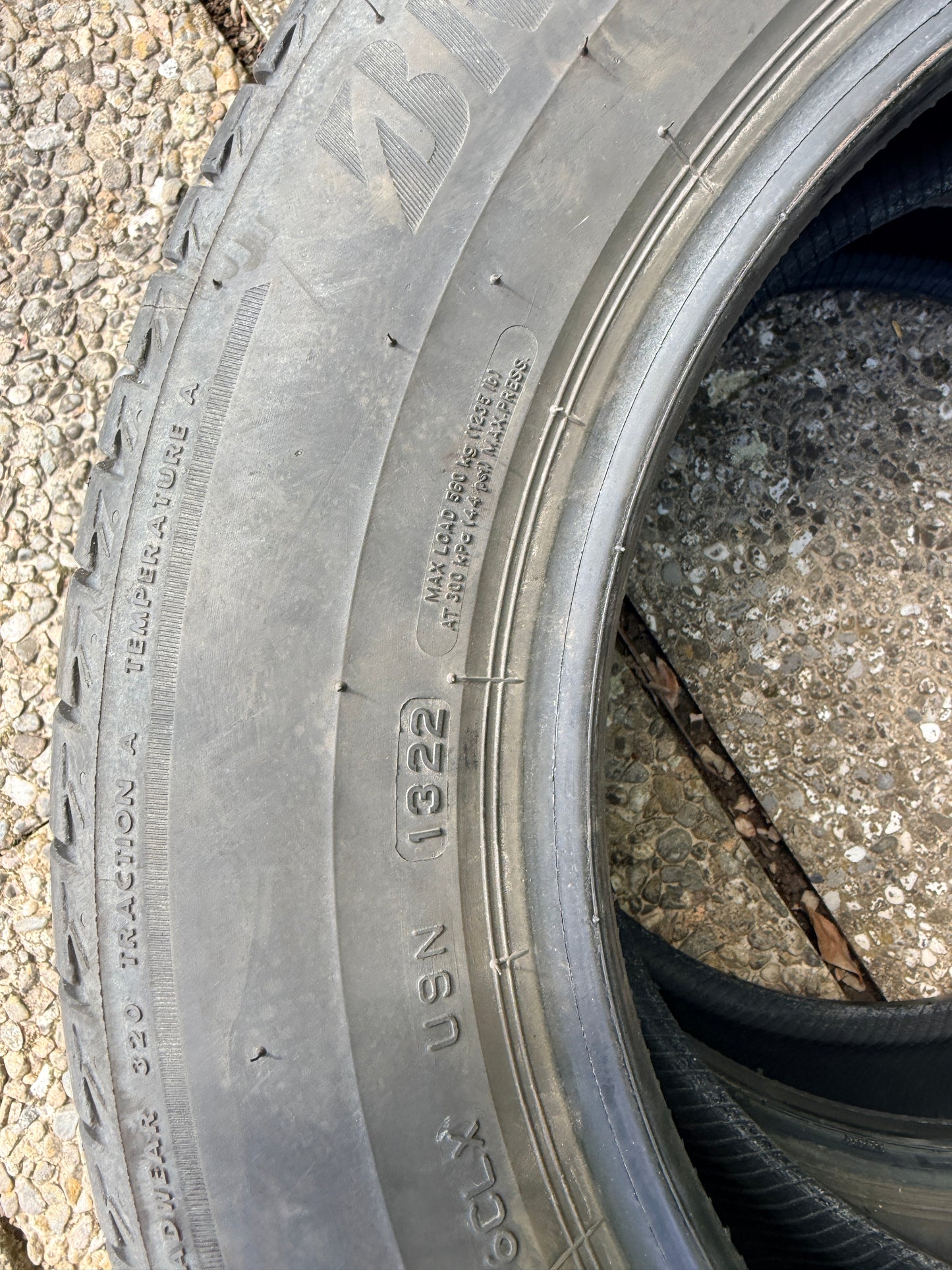 185/65/15 - Estive - Bridgestone - DOT 2021/2022 - Usato