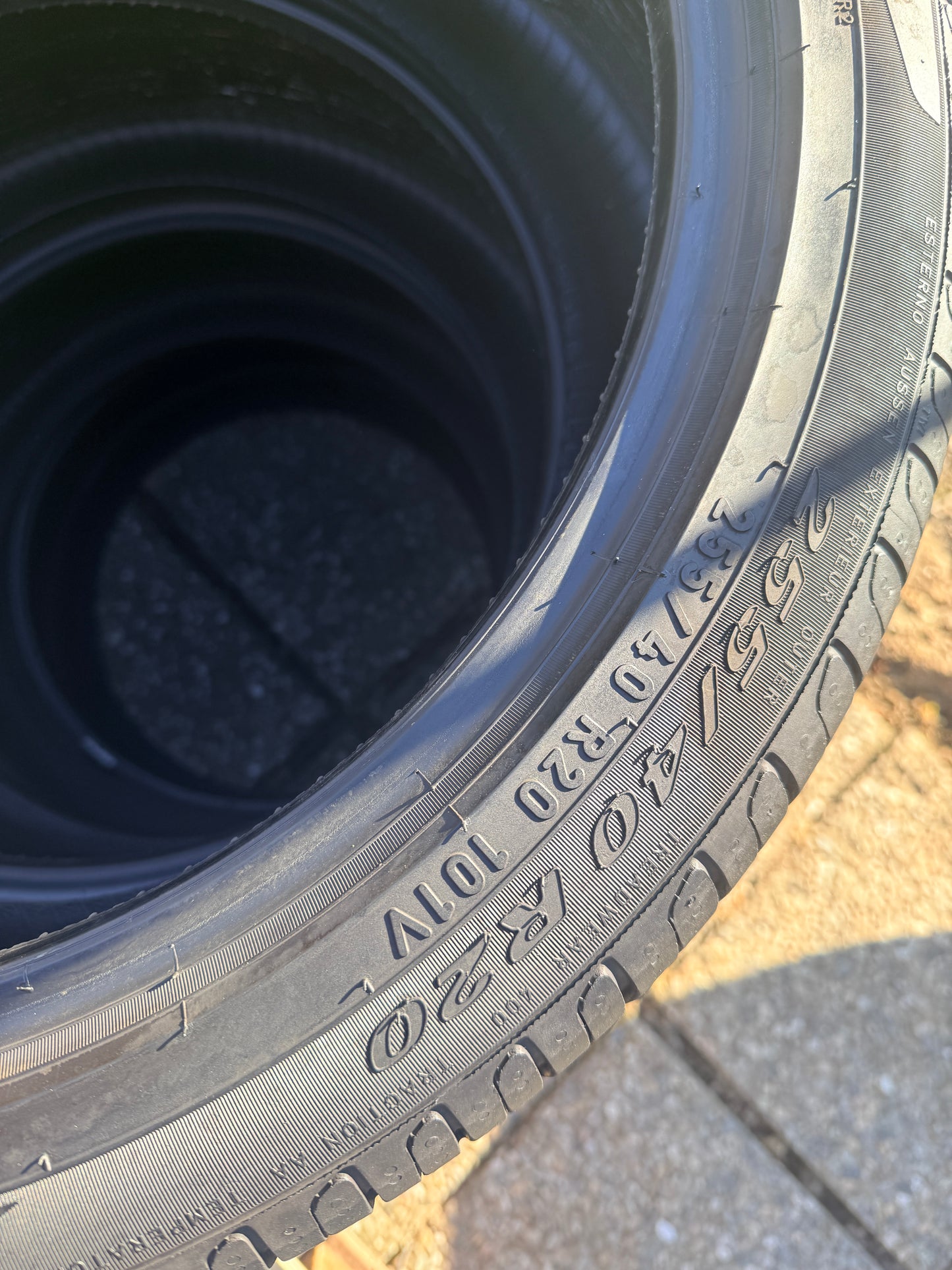 255/40/20- Estive - Pirelli - DOT 2019 - Usato