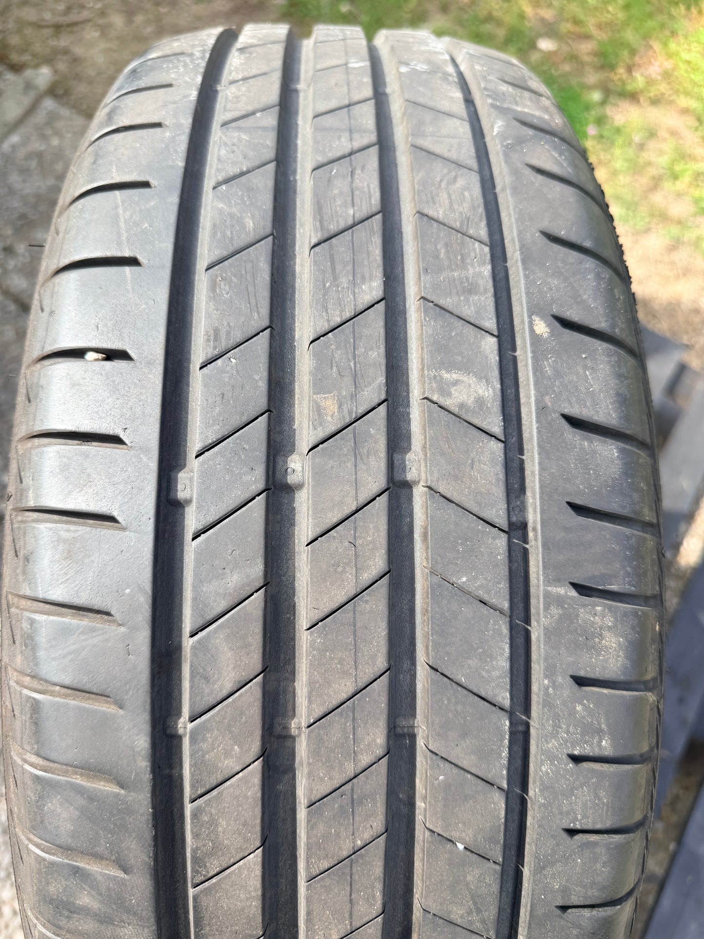 225/55/18- Estive- Bridgestone - DOT 2020 - Usato
