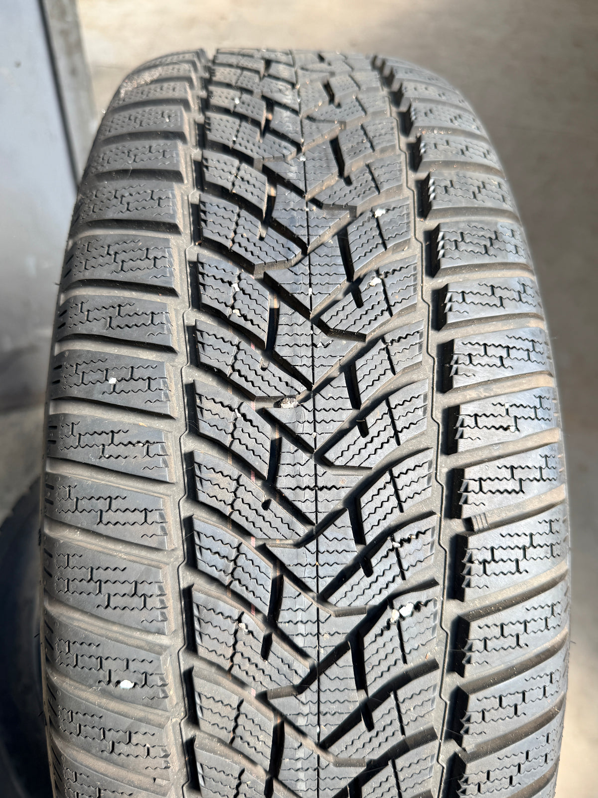 225/50/18 - invernali - Dunlop - DOT 2022 - Nuovi - Demo