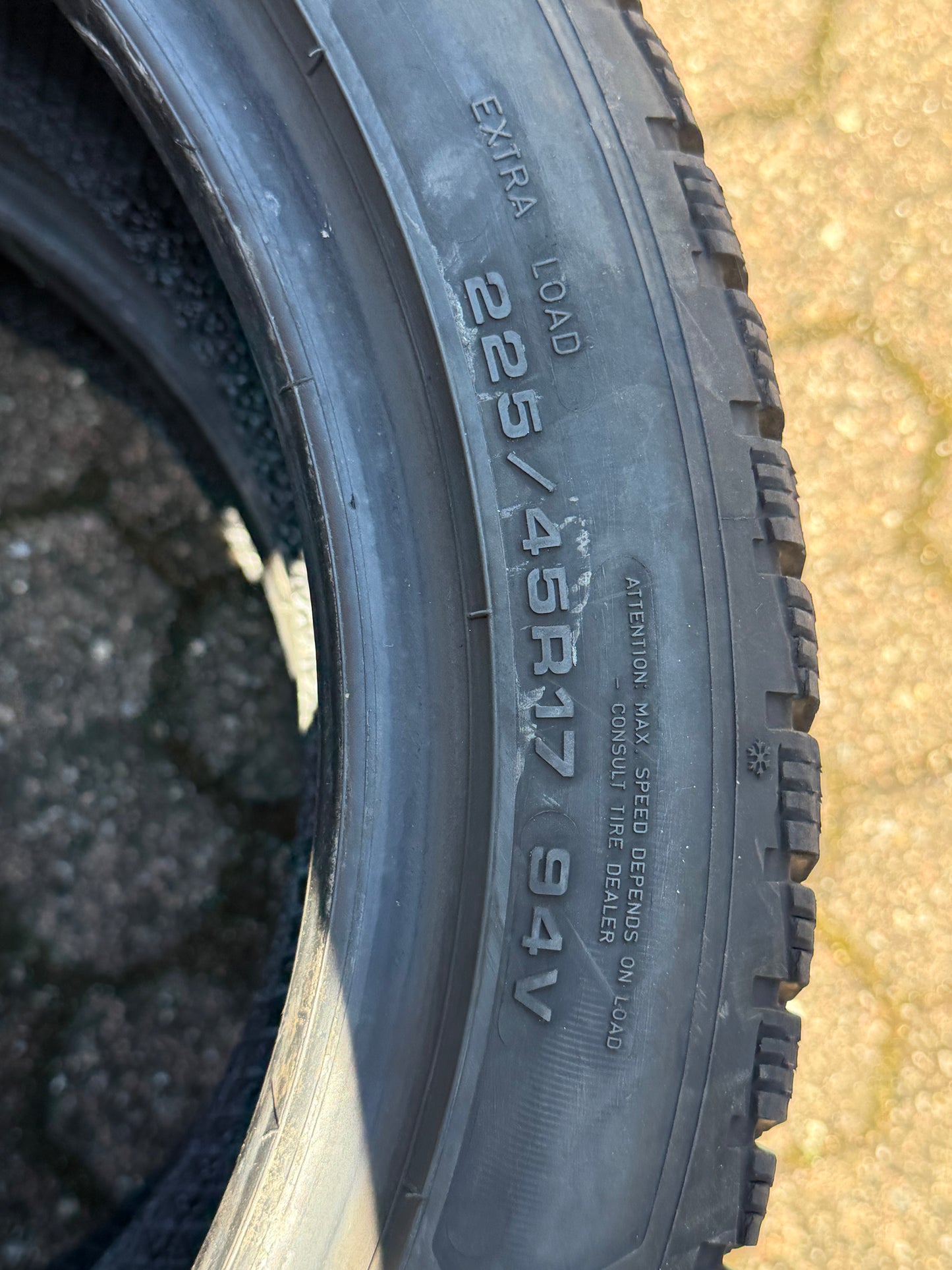225/45/17 - Invernali - Goodyear - DOT 2023 - Usato