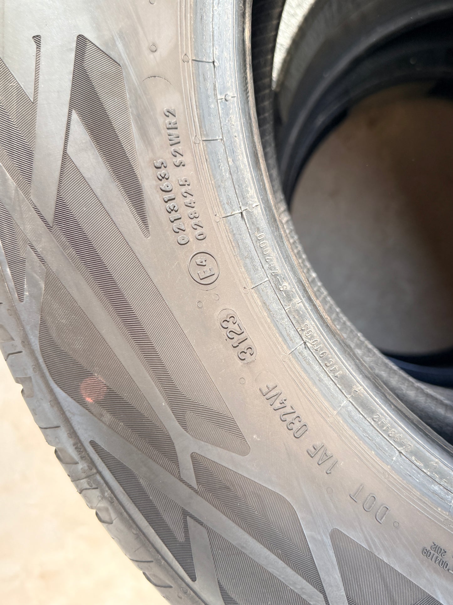 215/65/17 - Estive - Continental - DOT 2023 - Usato