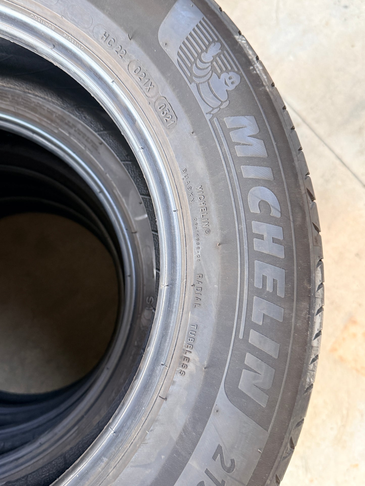 215/65/17 - Estive - Michelin - DOT 2021 - Usato