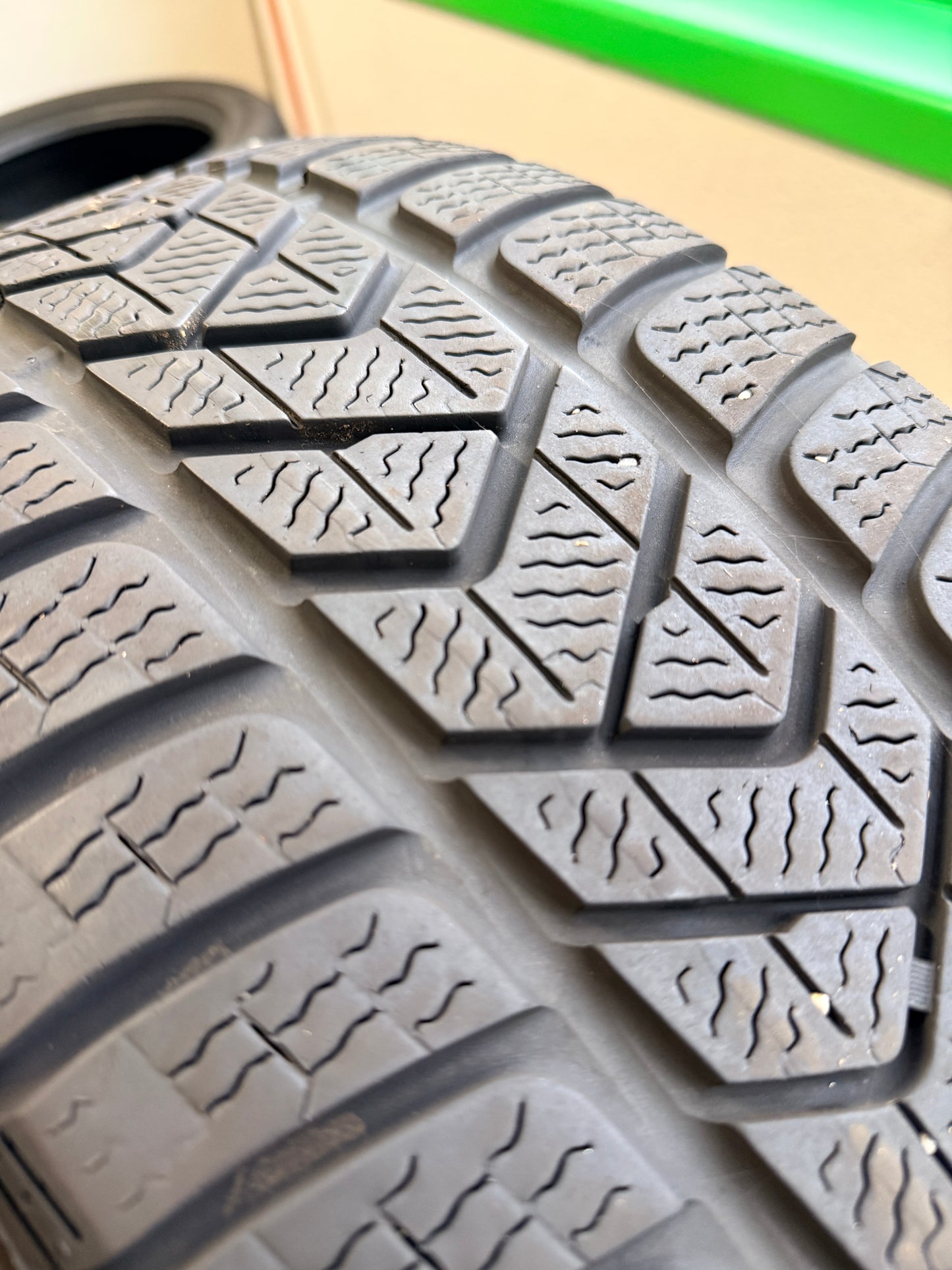 235/45/19 - Invernali - Pirelli - DOT 2023 - Usato