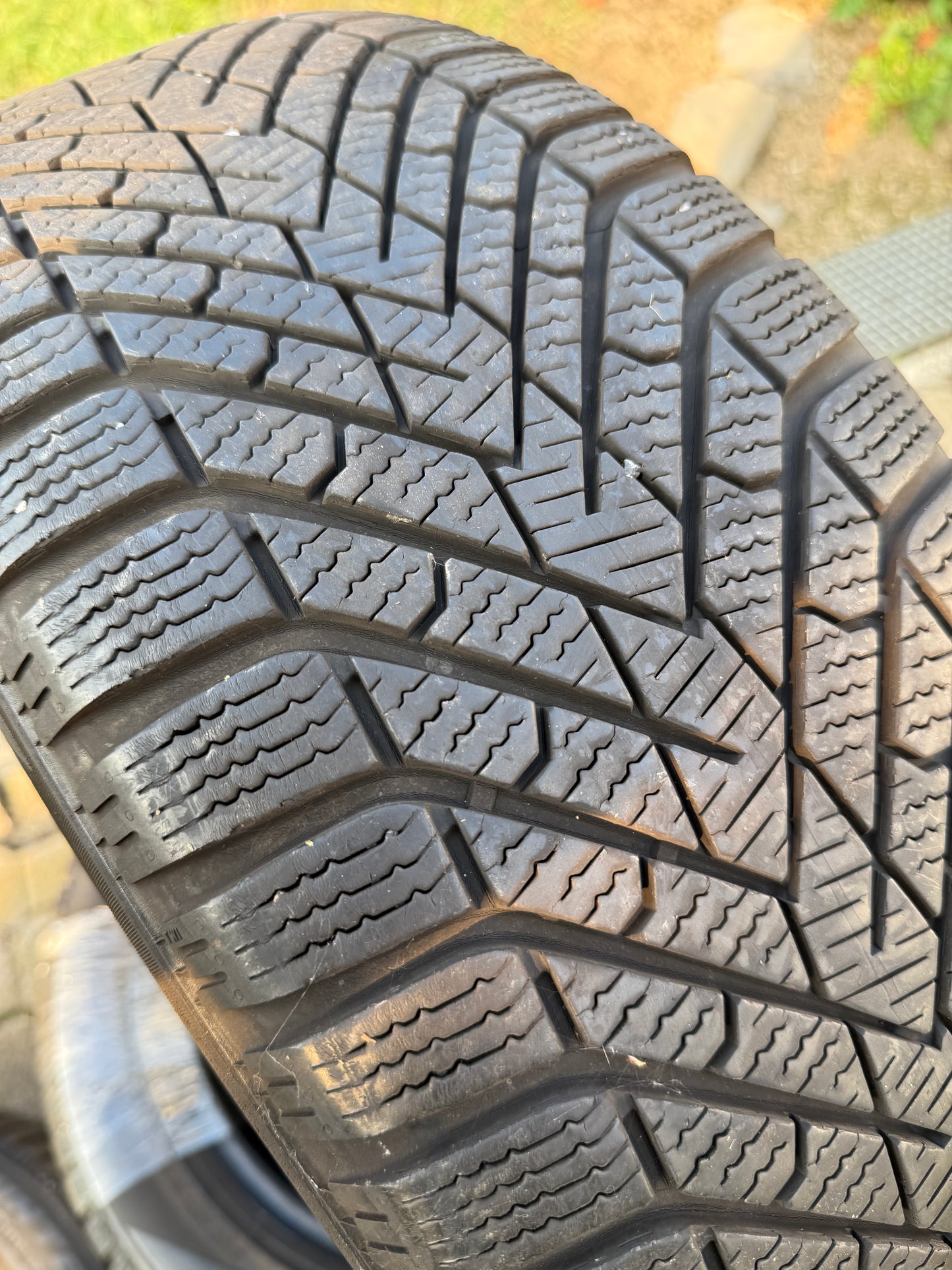 225/55/17 - Invernali - Pirelli - DOT 2022 - Usato
