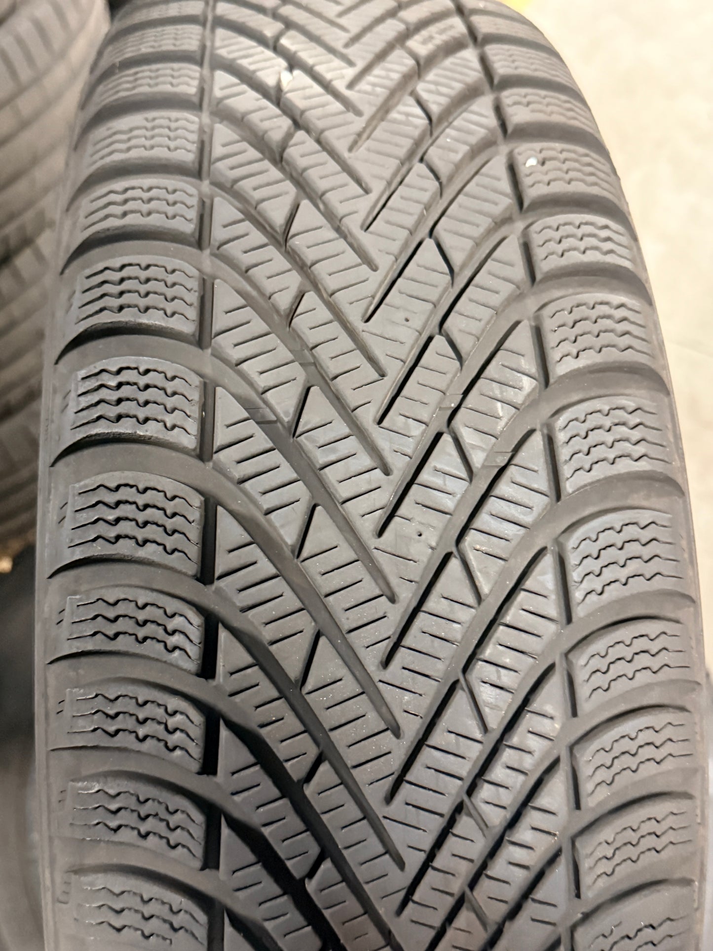 215/60/17 - Invernali - Pirelli - DOT 2021 - Usato