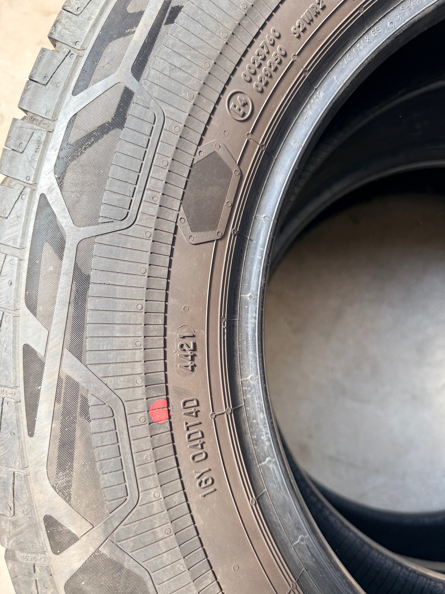 235/65/16C - estive - Continental - DOT 2021 - Demo